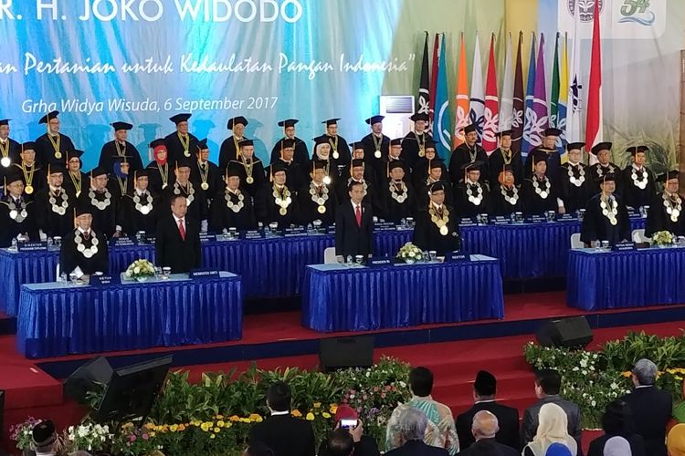 Presiden Joko Widodo menghadiri sidang terbuka Dies Natalis IPB di Kampus IPB, Bogor, Rabu (6/9/2017).