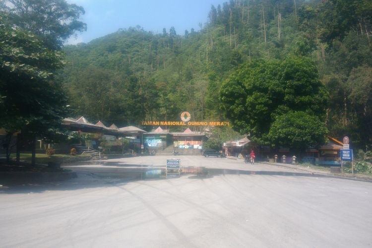 Kawasan wisata Telaga Putri, Kaliurang, Sleman, ditutup sementara menyusul letusan freatik Gunung Merapi pada Jumat (11/5/2018) pagi. 