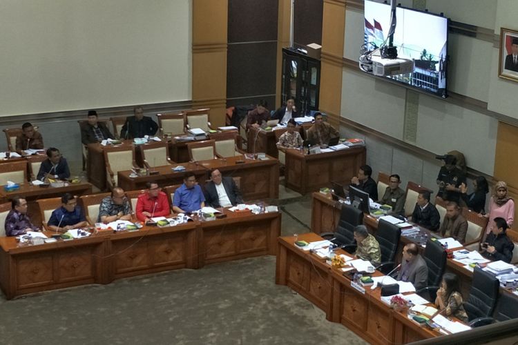 Suasana Rapat Kerja Komisi III dan Kepala Polri (Kapolri) Jenderal (Pol) Tito Karnavian di gedung Nusantara II, Kompleks Parlemen, Senayan, Jakarta, Kamis (19/7/2018).