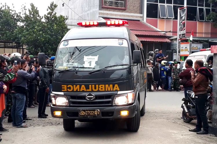 Jenazah korban penembakan oleh kelompok separatis kriminal bersenjata Papua, tiba di Toraja Utara, Sabtu (08/12/2018) 
