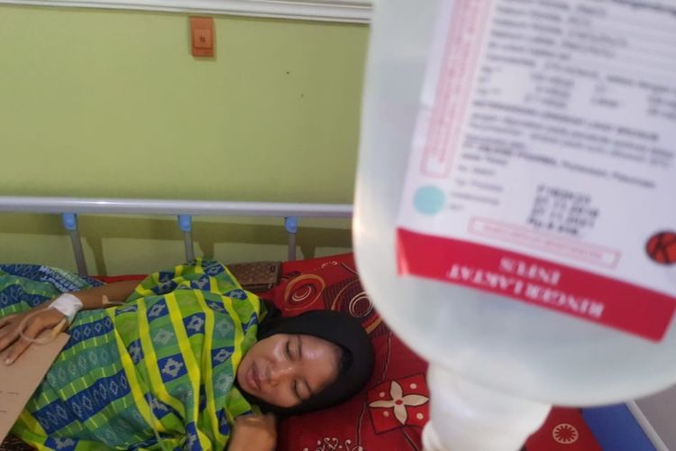 Sri Utami, seorang anggota KPPS di Konawe harus dirawat di rumah sakit karena keguguran setelah bertugas di TPS (istimewa) 