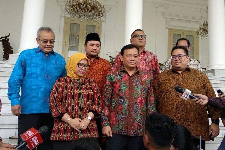 Komisioner Bawaslu usai bertemu Presiden Joko Widodo di istana Bogor, Selasa (24/7/2018).