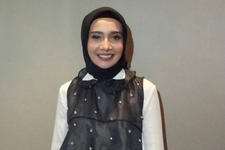 Zaskia Sungkar diabadikan saat ditemui di Hotel Gran Mahakam, Jakarta Selatan, Sabtu (13/5/2017).