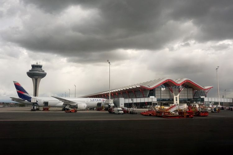 Bandara Internasional Barajas di Madrid, Spanyol.