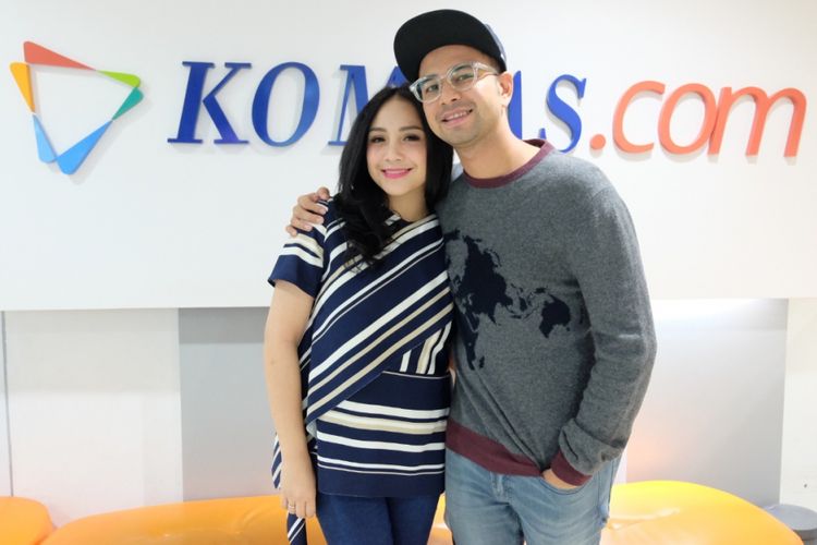 Nagita Slavina dan Raffi Ahmad mempromosikan film The Secret: Suster Ngesot Urban Legend di Gedung Kompas Gramedia, Jalan Palmerah Selatan, Jakarta, Rabu (18/4/2018).