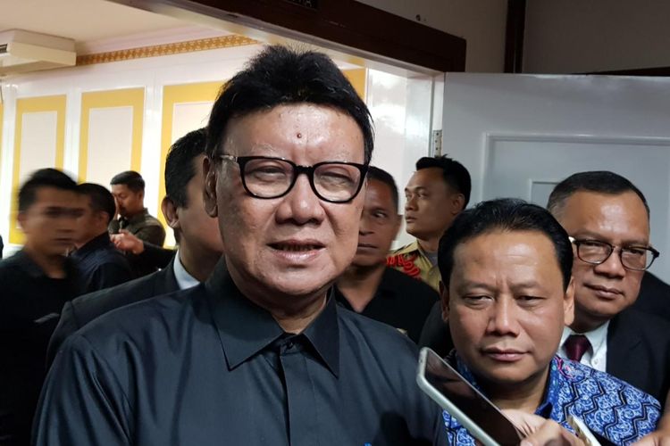 Menteri Dalam Negeri Tjahjo Kumolo usai melantik pejabat DKPP di Kementerian Dalam Negeri, Kamis (15/8/2019).