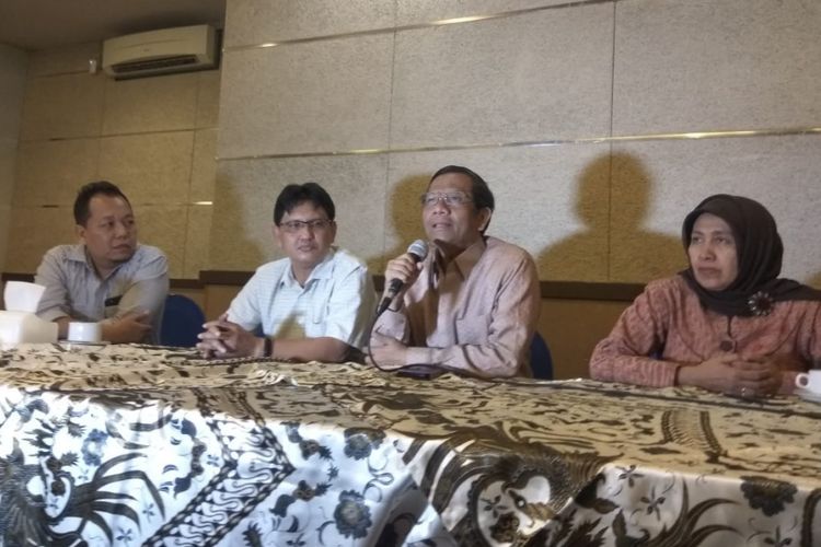 Mahfud MD dalam acara Diskusi Kebangsaan di Surabaya, Selasa (15/1/2019) malam. Kompas.com