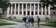 Harvard Menang Sementara atas Pemerintahan Trump, Mahasiswa Asing Dipertahankan