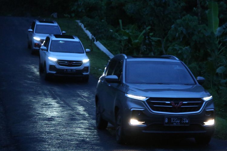 Wuling Almaz cukup andal ketika melahap lintasan menanjak dan menikung