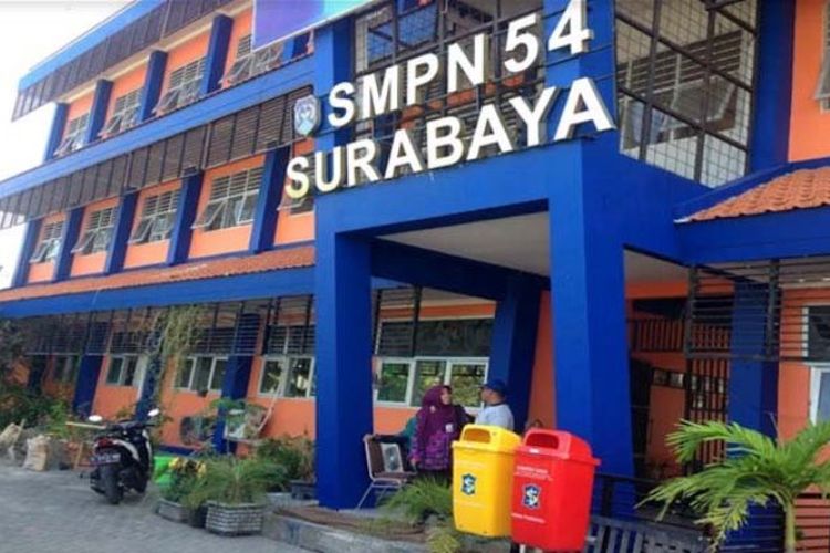 Suasana di SMPN 54 Surabaya, Jumat (27/4/2018) siang.