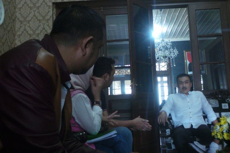 Wali Kota Salatiga Yuliyanto marah-marah saat menerima manajemen ojek online atau Gojek di Rumah Dinas Walikota Jalan Diponegoro Nomor 1 Kota Salatiga, Jumat (28/7/2017) siang.