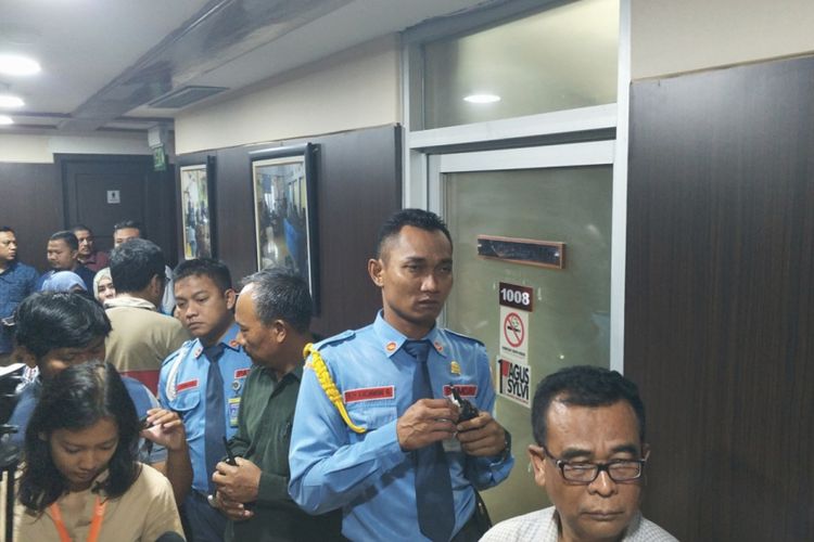 Suasana ruang kerja anggota DPR dari Fraksi Demokrat Vivi Sumantri Jayabaya, ruang 1008, lantai 10, Gedung Nusantara I, Kompleks Parlemen, Senayan, Jakarta.