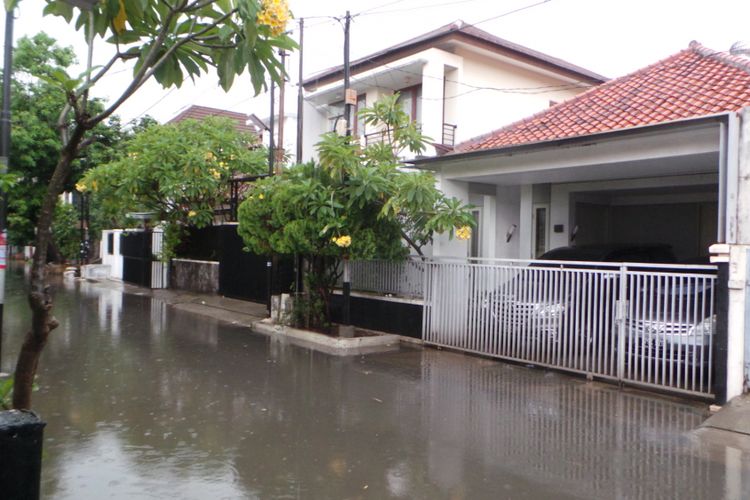 Banjir di RW 03, Jalan Teknologi, Jakarta Barat, Senin (13/11/2017).