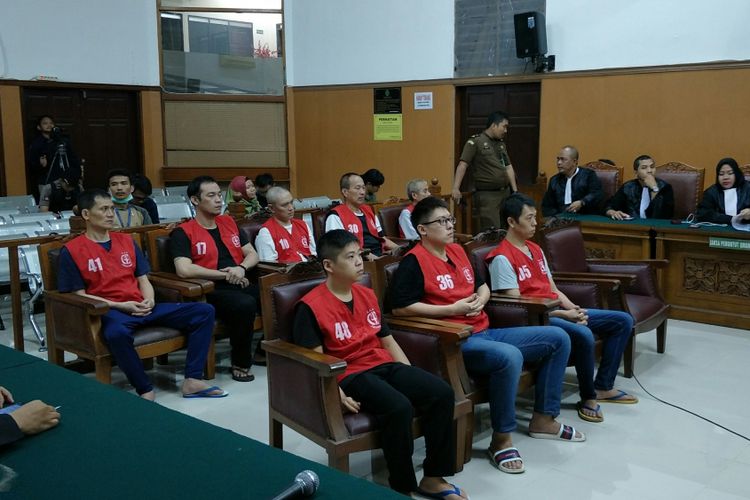 Delapan warga negara Taiwan yang menjadi terdakwa dalam kasus penyelundupan satu ton sabu dituntut dengan hukuman mati. Sidang pembacaan tuntutan digelar di Pengadilan Negeri Jakarta Selatan, Rabu (14/3/2018) malam.