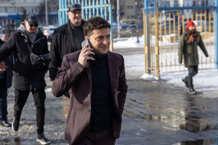 Aktor komedi Ukraina, Volodymyr Zelensky, maju dalam pemilihan presiden yang akan diselenggarakan pada 31 Maret 2019 mendatang.