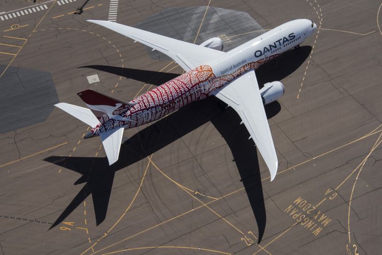 Qantas QF9 terbang non stop dari Perth, Australia ke Londong, Inggris. 