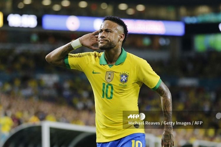 Penyerang timnas Brasil, Neymar, mencetak gol ke gawang Kolombia di Stadion Sun Life, Miami, Sabtu (7/9/2019) pagi WIB.