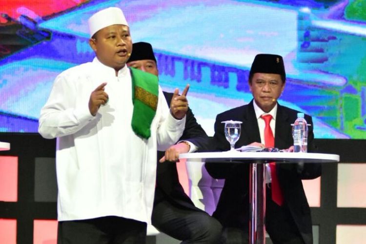 Calon wakil gubernur dari pasangan nomor urut 1, Uu Ruzhanul Ulum, saat memaparkan gagasannya dalam acara debat publik Pilkada Jabar 2018 di Sabuga, Bandung, Senin (12/3/2018).