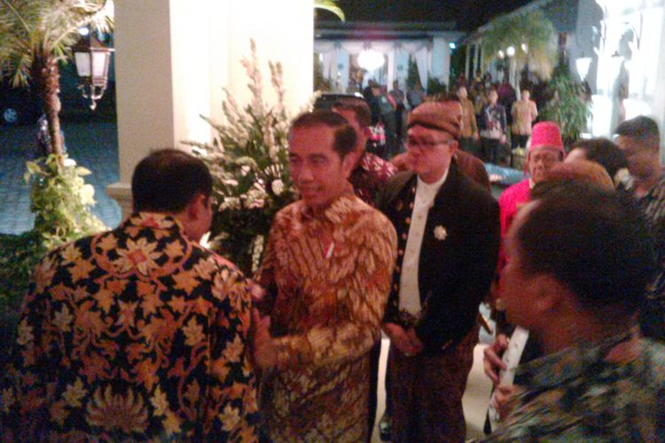 Presiden Jokowi menghadiri perayaan 50 tahun Batik Danar Hadi di Solo, Jawa Tengah, Sabtu (9/12/2017) malam.