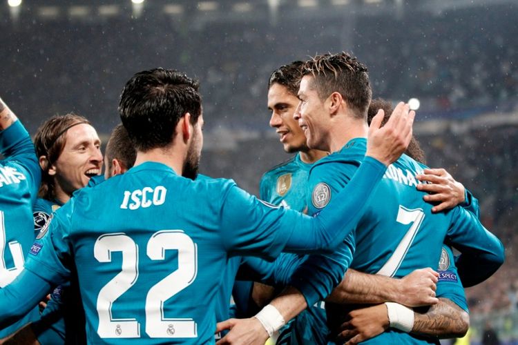 Megabintang Real Madrid, Cristiano Ronaldo (kanan), merayakan gol yang dicetak ke gawang Juventus dalam laga leg pertama perempat final Liga Champions di Stadion Allianz, Turin, Italia pada 3 April 2018.