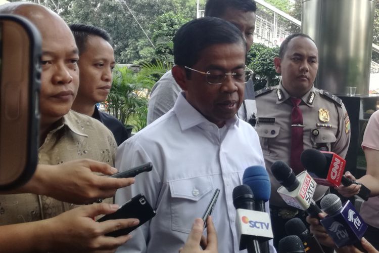 Menteri Sosial Idrus Marham kembali mendatangi gedung Merah Putih Komisi Pemberantasan Korupsi (KPK), Kamis (26/7/2018). Dengan mengenakan kemeja putih dan celana panjang bahan hitam, ia datang sekitar pukul 10.00 WIB. 