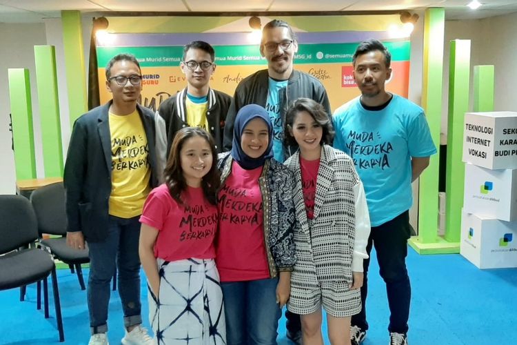 Para Youtuber, content creator, dan artis yang hadir dalam peluncuran gerakan inisiatif Muda, Merdeka, Berkarya di Perpustakaan Nasional Gedung Kemendikbud, Jakarta, Jumat (16/8/2019).
