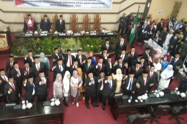 Proses pelantikan anggota DPRD Kota Makassar terpilih periode 2019-2024 di gedung DPRD Kota Makassar, Senin (9/9/2019).