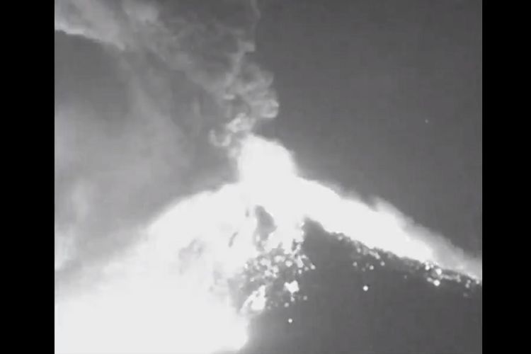 Gunung Popocatepetl mulai memuntahkan abu dan bebatuan panas, Kamis (28/3/2019). (RTE News)