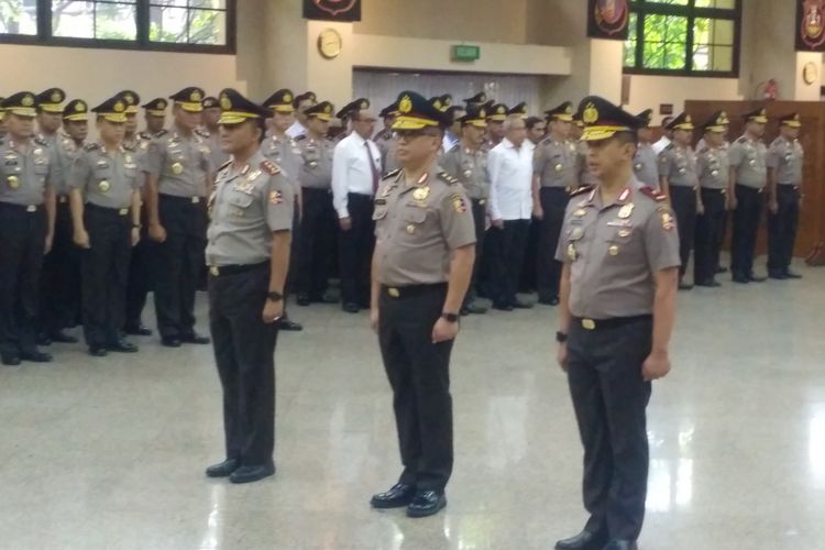 Kepala BNN Heru Winarko naik pangkat menjadi Komisaris Jenderal Polisi. Selain dia, ada sembilan perwira lain yang resmi naik pangkat dalam upacara di Rupatama Mabes Polri, Jakarta, Rabu (4/4/2018).