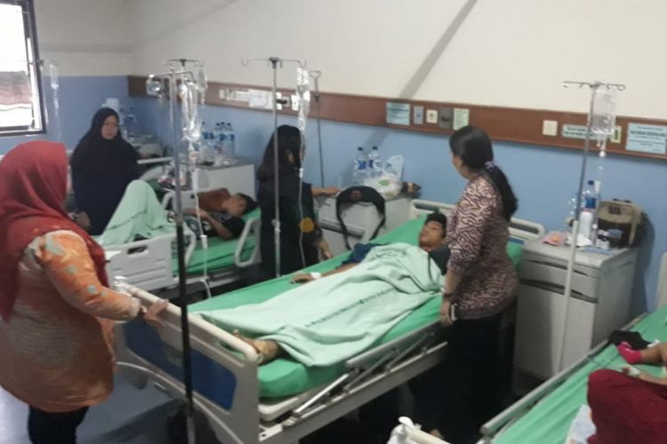 Suasana di ruang rawat inap salah satu pasien Demam Berdarah Dengue (DBD) di RSUD Kota Bekasi, Kamis (24/1/2019).