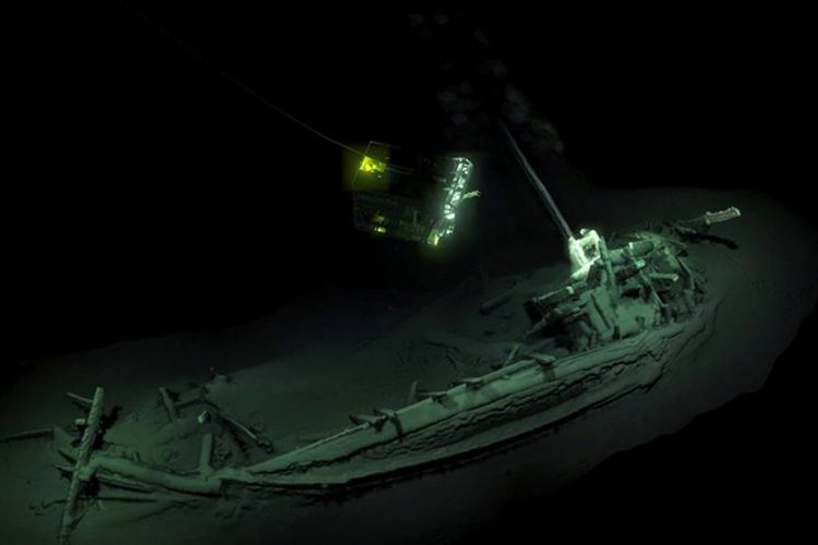 Kapal karam tertua yang tenggelam di dasar laut hitam. Kapal ini diperkirakan berusia 2.400 tahun dari Yunani Kuno.