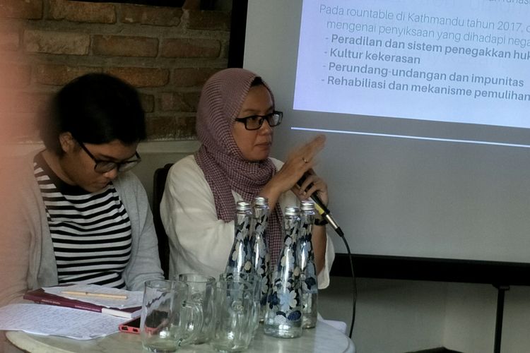 Koordinator Kontras, Yati Andriyani dalam sebuah diskusi di Cikini, Jakarta, Selasa (24/4/2018).