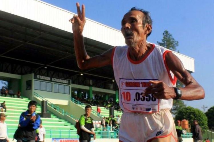 Mbah Dar, Pelari Marathon Asal Salatiga Yang Berumur 82 Tahun - Brondat.com
