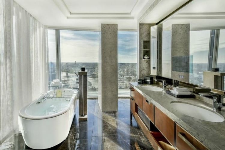 Kamar mandi di Shangri-La Hotel, London di Inggris.