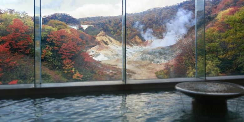 Noboribetsu Onsen merupakan salah satu areal onsen atau pemandian air panas yang sangat terkenal di Hokkaido, Jepang. Pemandian ini memiliki sembilan jenis sumber air panas yang berbeda.