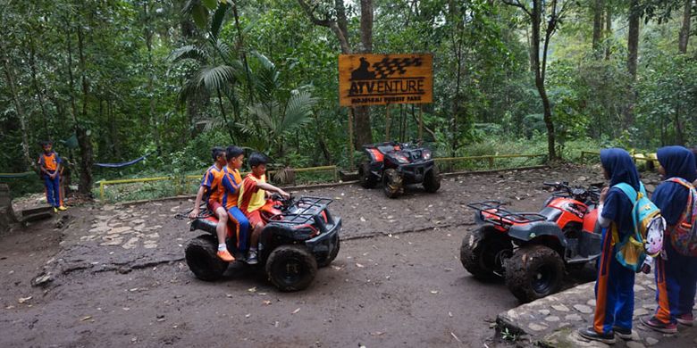 ATV Adventure di Mojosemi Forest Park, Kabupaten Magetan, Jawa Timur, Rabu (23/1/2019).