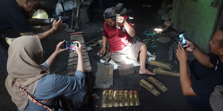 Mustika Laras, produsen gamelan di Desa Jatirejo, Kecamatan Loceret, Kabupaten Nganjuk, Jawa Timur, Kamis (24/1/2019).