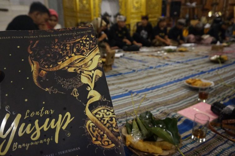 Buku Lontar Yusuf Banyuwangi yang dilengkapi teks pegon, transliterasi dan terjemahan