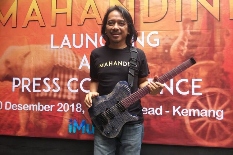Dewa Budjana saat jumpa pers peluncuran album Mahandini di kawasan Kemang, Jakarta Selatan, Senin (10/12/2018).