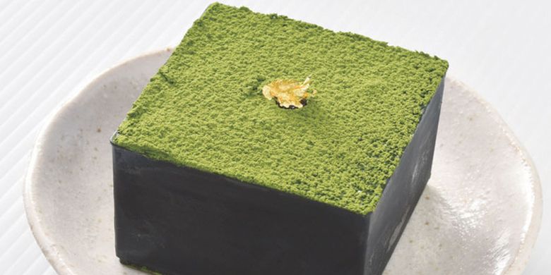 Kue Tokusen Uji Matcha Tiramisu dari gerai Shotani di Kansai, Jepang.