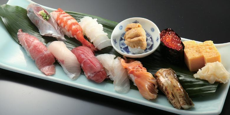 Restoran Sushi-dokoro Yamazaki di Tokyo ini menjual hidangan sushi yang menggunakan bahan ikan segar dari berbagai daerah.
