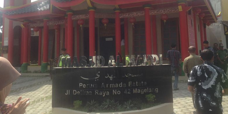 Masjid berornamen Kelenteng berdiri kokoh di Kota Magelang, Jawa Tengah. Masjid Al-Mahdi ini diharapkan menjadi wisata religi di Magelang.