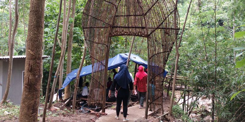 Curug Gending Asmoro Eksotisme Air Terjun Di Tengah Hutan