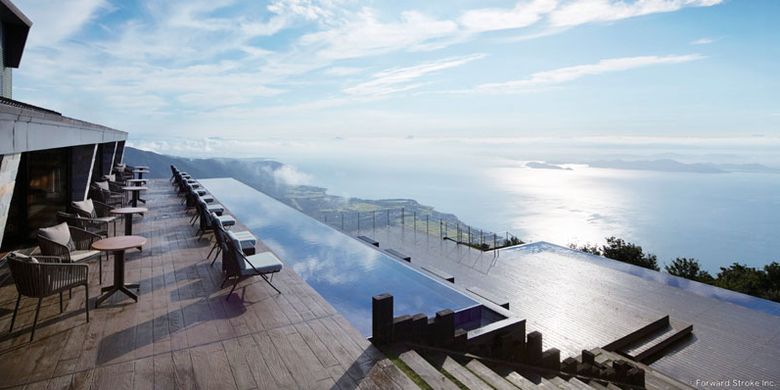 Dari Biwako Terrace, pengunjung dapat menikmati keindahan Danau Biwa dengan pemandangan yang berbeda. Danau Biwa di Prefektur Shiga, bagian timur Kyoto, ini merupakan danau terbesar di Jepang.