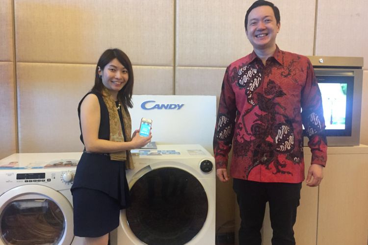 Managing Director PT BAE Andy Arif Widjaja saat mengenalkan Bianca, salah satu mesin cuci besutan Candy Group asal Italia.