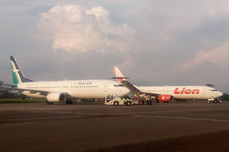 Pesawat berbagai maskapai parkir di Bandar Udara Internasional Husein Sastranegara, Bandung, Provinsi Jawa Barat (Jabar), Selasa (7/5/2019).