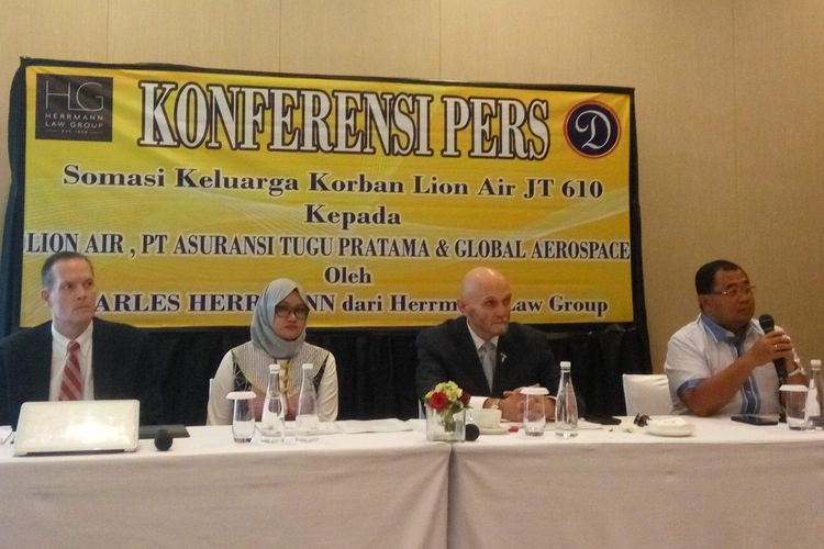 Konferensi pers yang digelar Herrmann Law Group terkait pelayangan somasi kepada Lion Air Group di Jakarta, Kamis (4/4/2019).