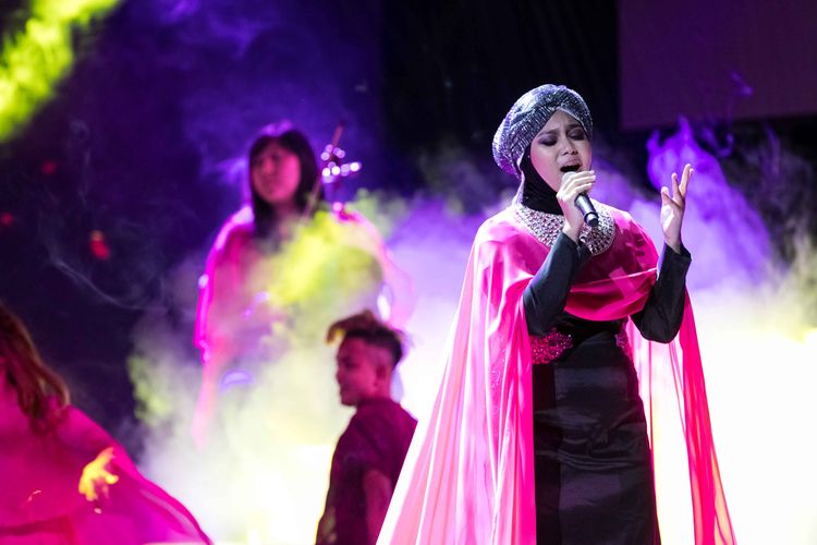 Wakil Indonesia, Siti Saniyah tampil di babak grand final Asia Got Talent season 3 di Marina Bay Sands, Singapura, Kamis (4/4/2019).