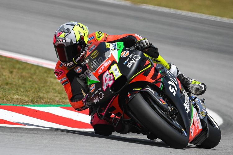 Aleix Espargaro terpaksa menggunakan helm lain di GP Catalunya karena masalah sertifikasi.