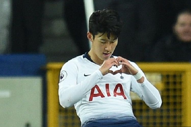 Gaya selebrasi Son Heung-min pada pertandingan Everton vs Tottenham Hotspur dalam lanjutan Liga Inggris di Stadion Goodison Park, 23 Desember 2018. 